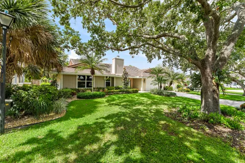 $1,200,000 | 10 Bentwood Road, Palm Beach Gardens, FL 33418