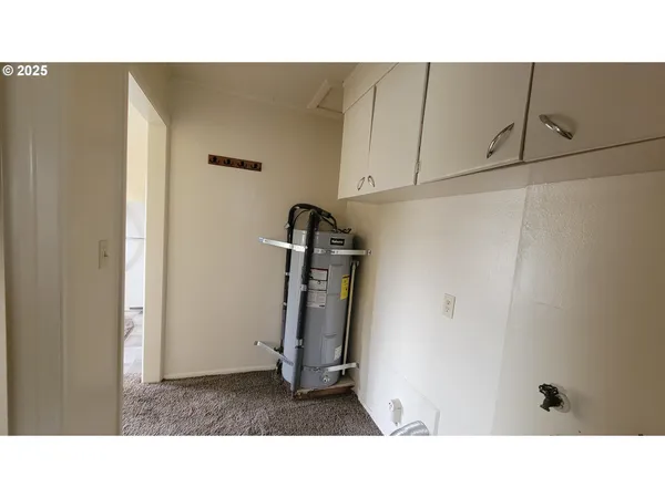 a black and white photo of a living room