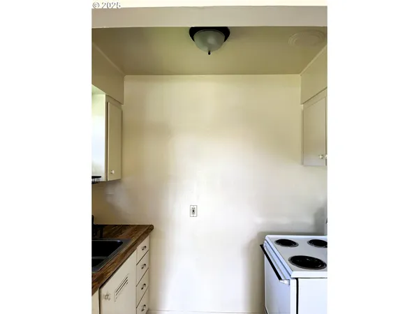 a view of utility room