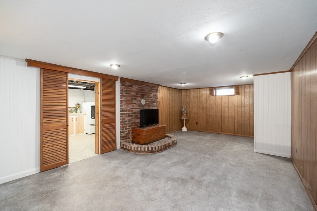 29 Old Ferry Road Haverhill, MA 01830 - Photo 23 of 42 an empty room with furniture and a window