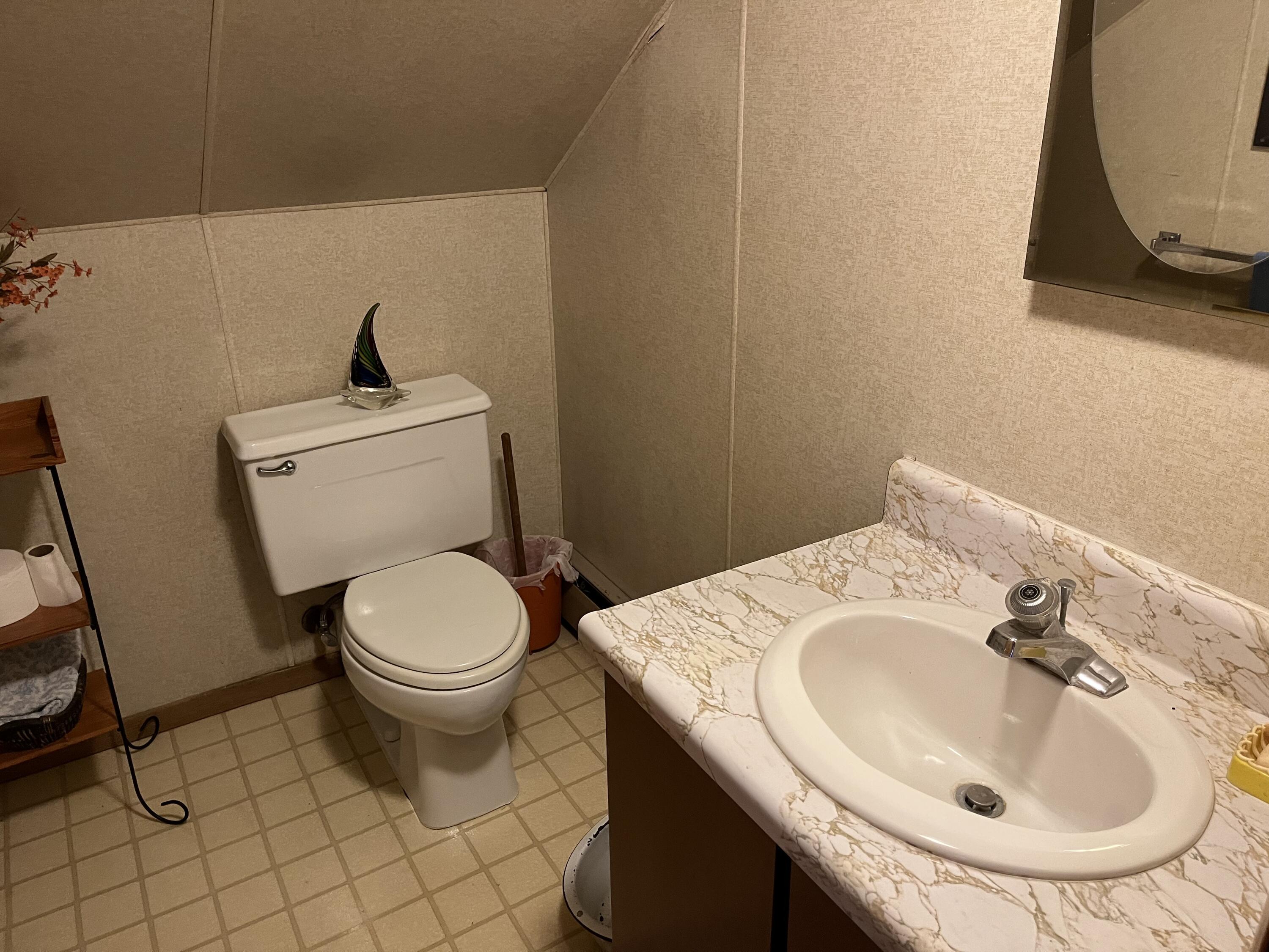 W6011 Pike River Road Wausaukee, WI 54177 - Photo 16 of 16 Upper Bath