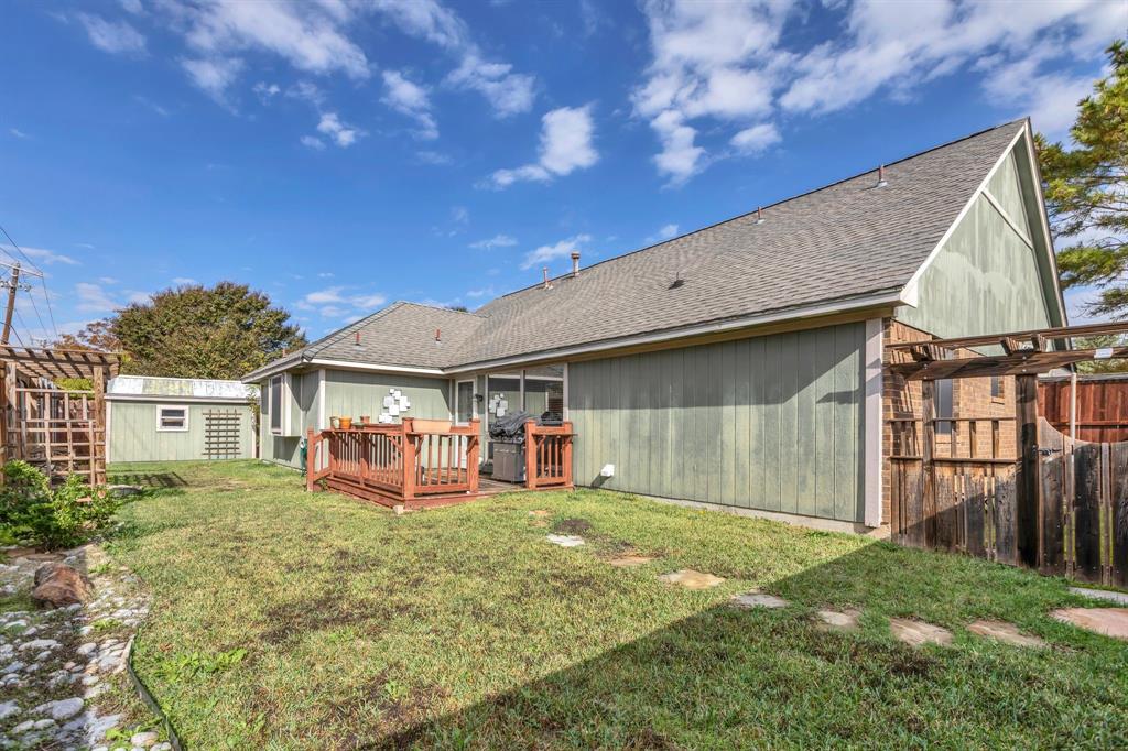 8405 Spinnaker Cove Rowlett, TX 75089 - Photo 26 of 30 a view of a house with backyard and sitting area