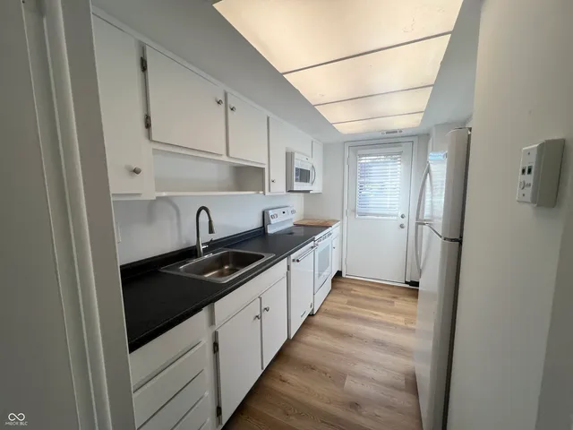 $119,900 | 7348 Countrybrook Drive, Indianapolis, IN 46260