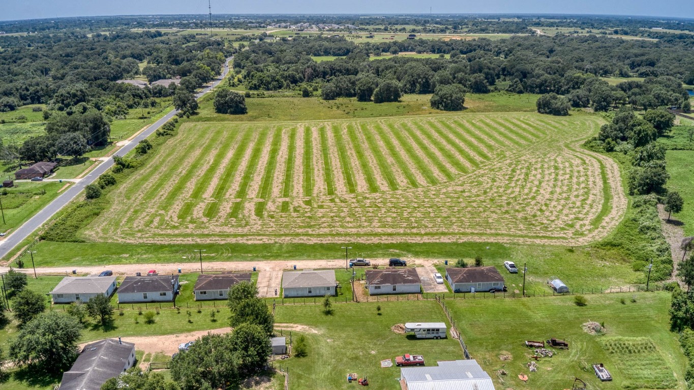 24659 Richards Road Hempstead, TX 77445 - Photo 9 of 15 a view of a back yard