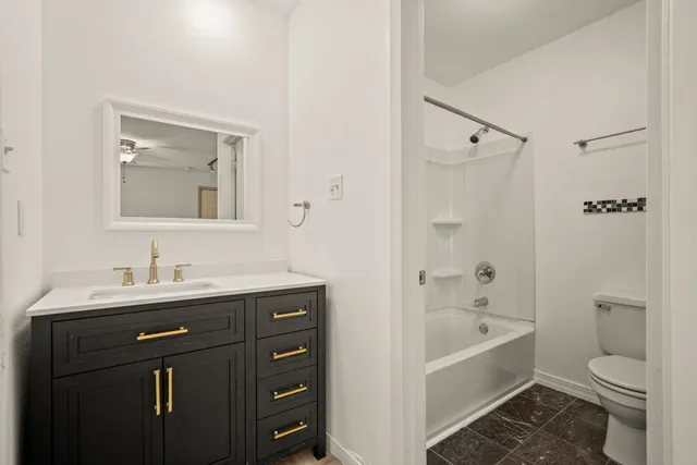 $900 | 210 West 38th Street, Unit 10, Austin, TX 78705