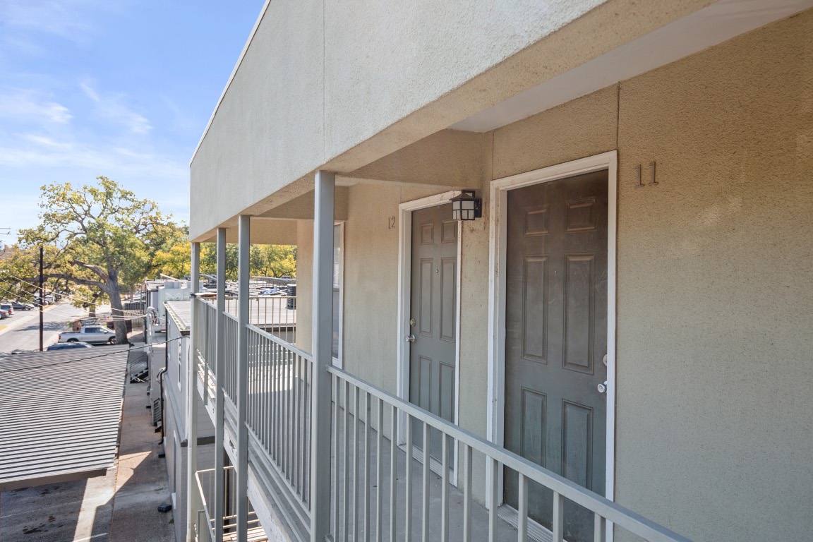 210 West 38th Street, Unit 10 Austin, TX 78705 - Photo 10 of 11 Photos displayed are from a different unit with a similar floorplan.