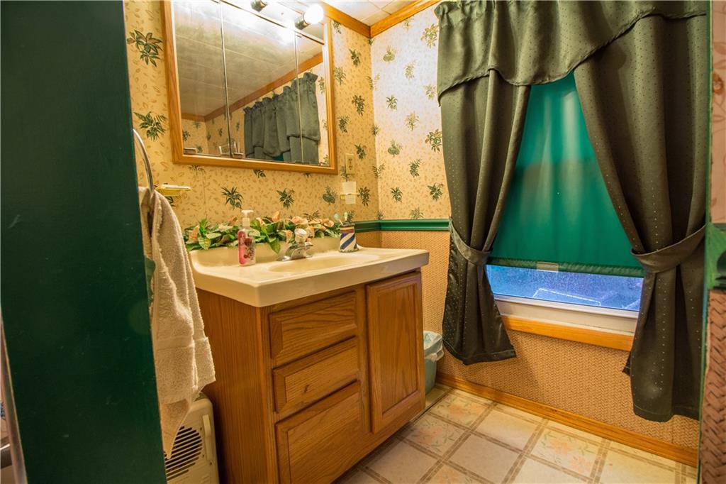 984 Cleland Mill Road New Castle, PA 16102 - Photo 13 of 19 Bathroom