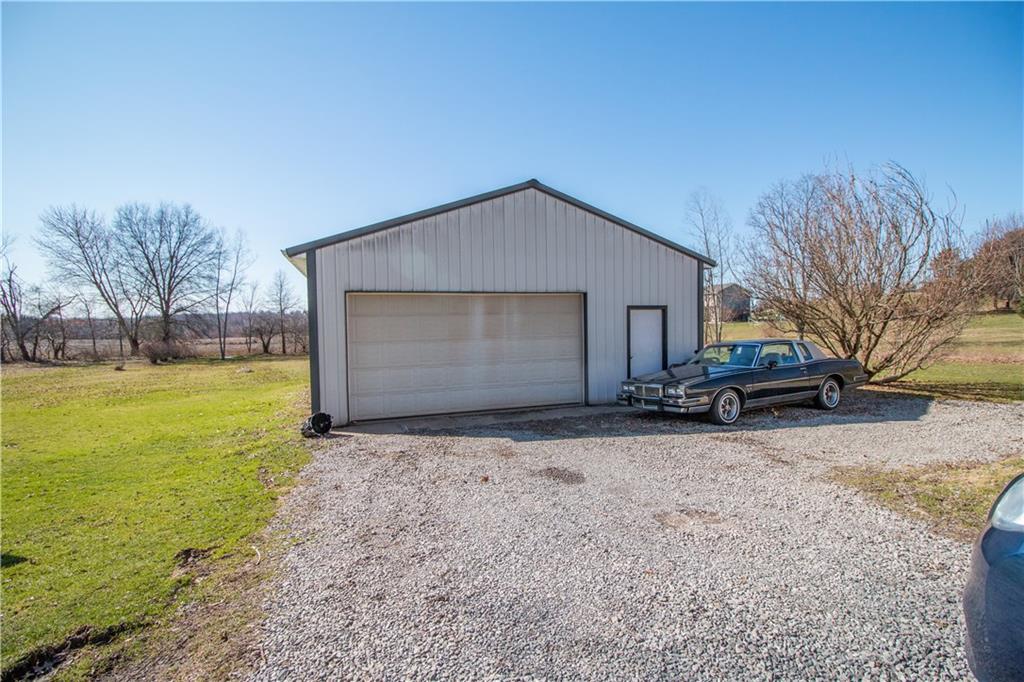 984 Cleland Mill Road New Castle, PA 16102 - Photo 15 of 19 Garage