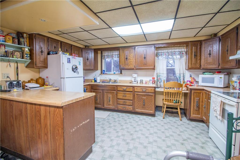 984 Cleland Mill Road New Castle, PA 16102 - Photo 3 of 19 Kitchen
