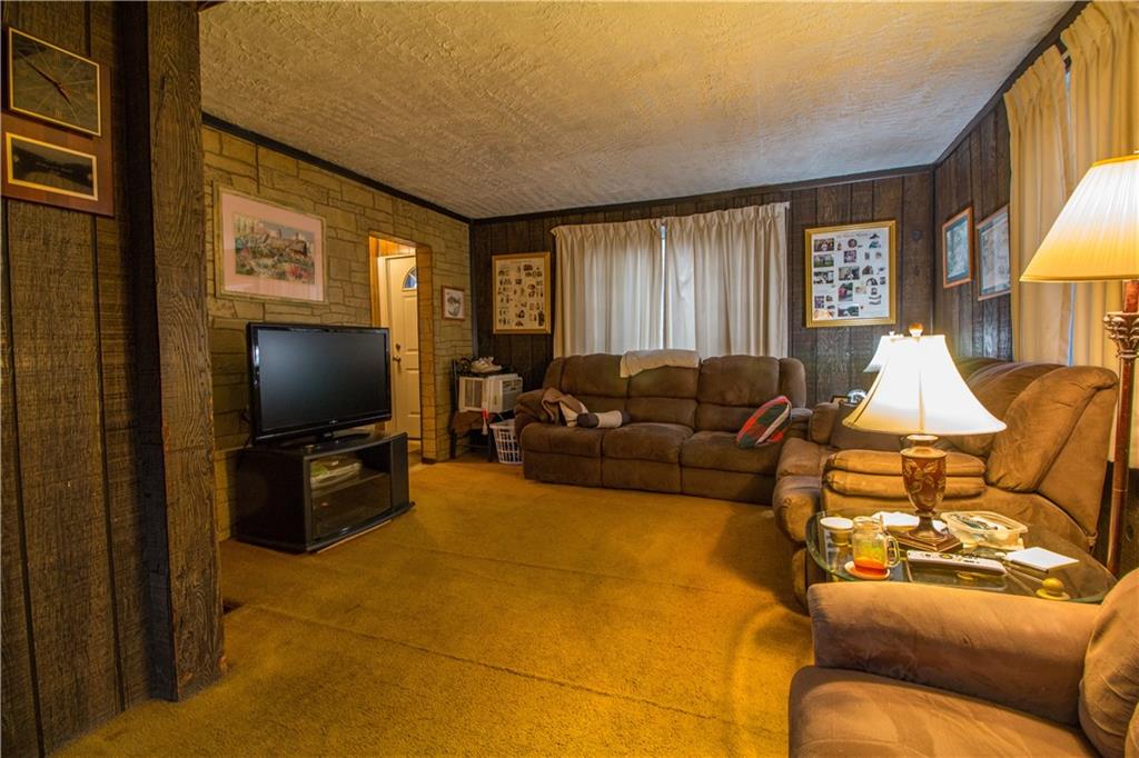984 Cleland Mill Road New Castle, PA 16102 - Photo 5 of 19 Living Room