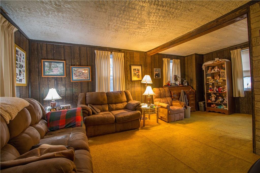 984 Cleland Mill Road New Castle, PA 16102 - Photo 6 of 19 Living Room