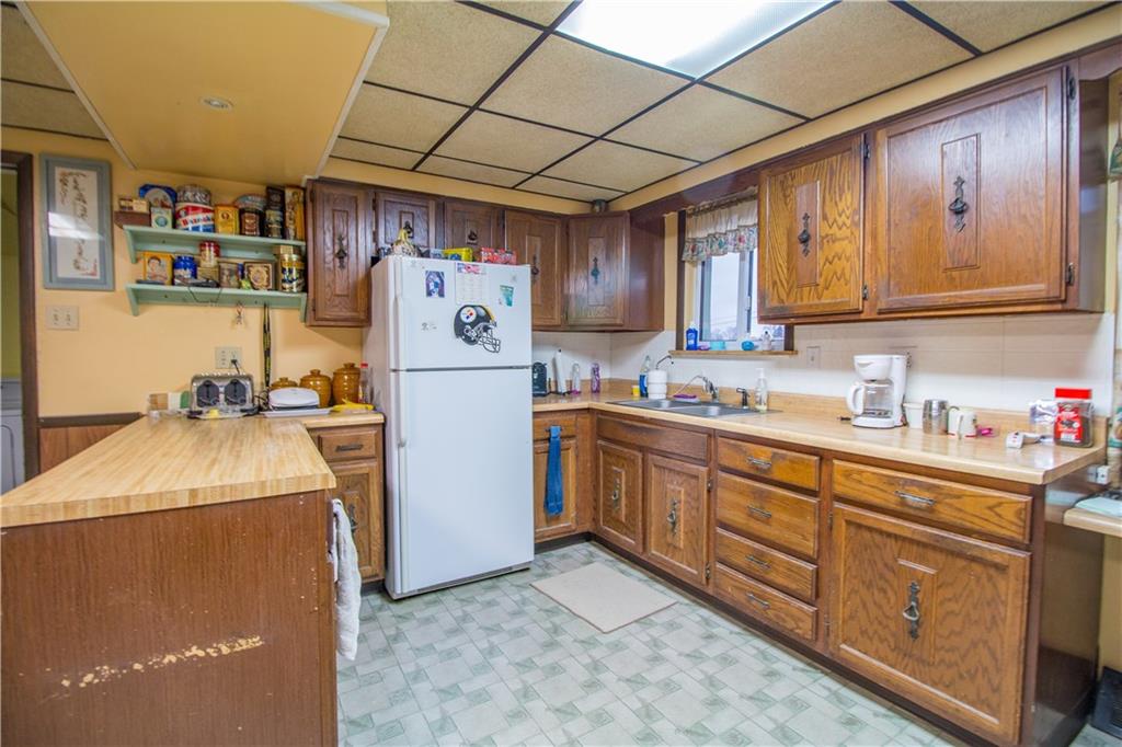 984 Cleland Mill Road New Castle, PA 16102 - Photo 7 of 19 Kitchen