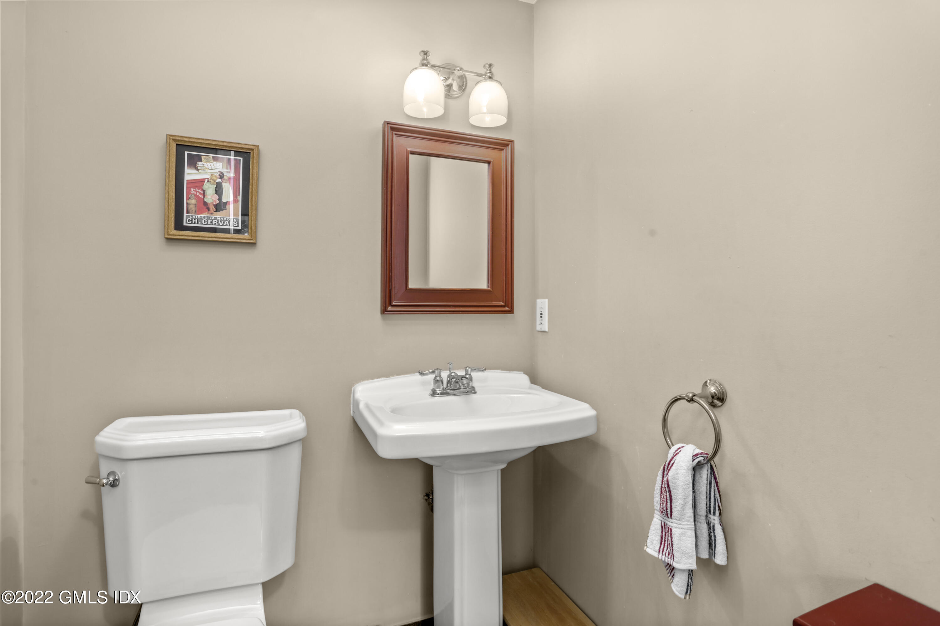 24 Sunshine Avenue Riverside, CT 06878 - Photo 19 of 44 a bathroom with a toilet sink and mirror