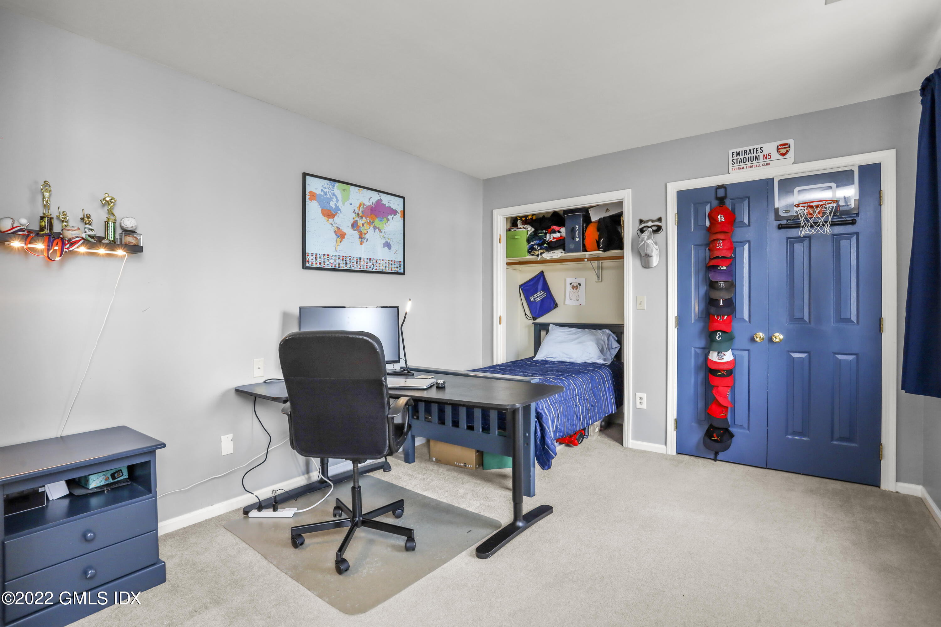 24 Sunshine Avenue Riverside, CT 06878 - Photo 35 of 44 a view of a workspace with furniture