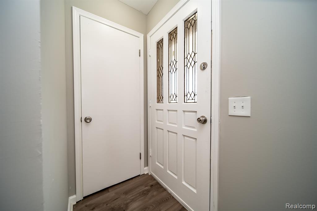 8233 Stephens Center Line, MI 48015 - Photo 5 of 48 Gallery Image 5