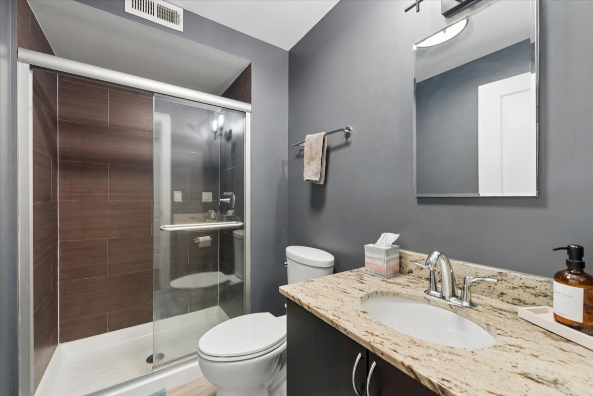 3033 North Sheridan Road, Unit 601 Chicago, IL 60657 - Photo 8 of 16