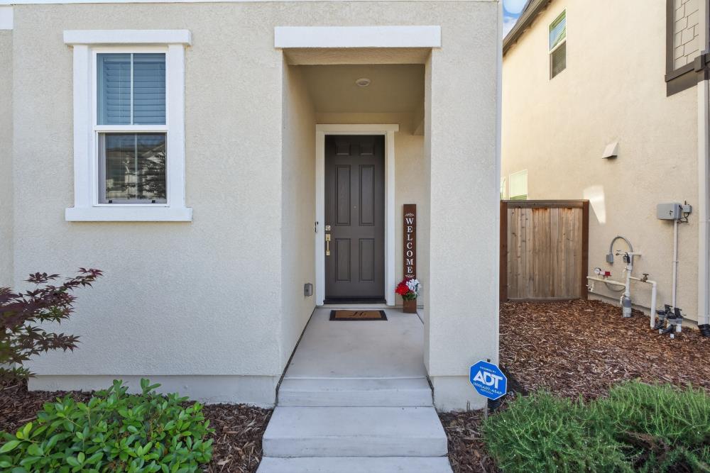 8226 Ocho Way Elk Grove, CA 95757 - Photo 2 of 19