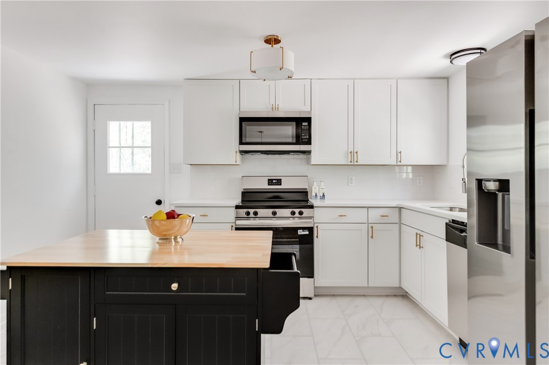 26 Liberty Tree Lane Hanover, VA 23069 - Photo 15 of 38 a kitchen with stainless steel appliances a stove a sink and cabinets