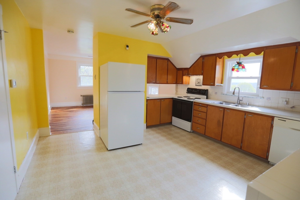 134 Baldwin Street, Unit 2 Fall River, MA 02720 - Photo 5 of 31