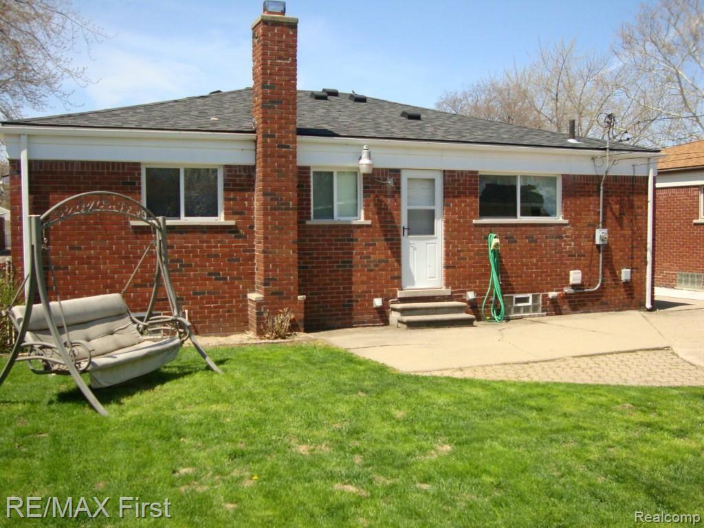 24514 Ridgecroft Avenue Eastpointe, MI 48021 - Photo 17 of 20 DSC04183.jpg