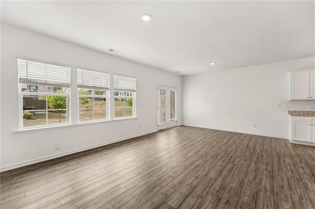 649 Isom Walk Suwanee, GA 30024 - Photo 13 of 31
