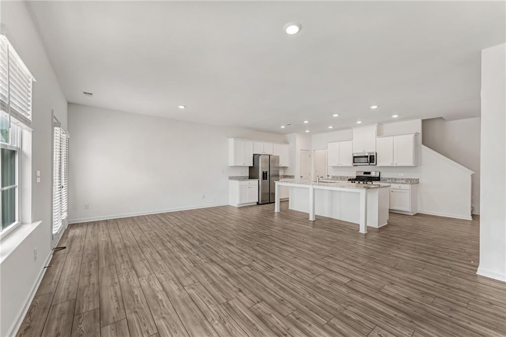 649 Isom Walk Suwanee, GA 30024 - Photo 14 of 31