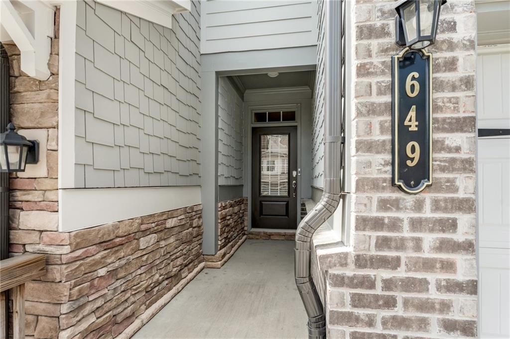 649 Isom Walk Suwanee, GA 30024 - Photo 2 of 31