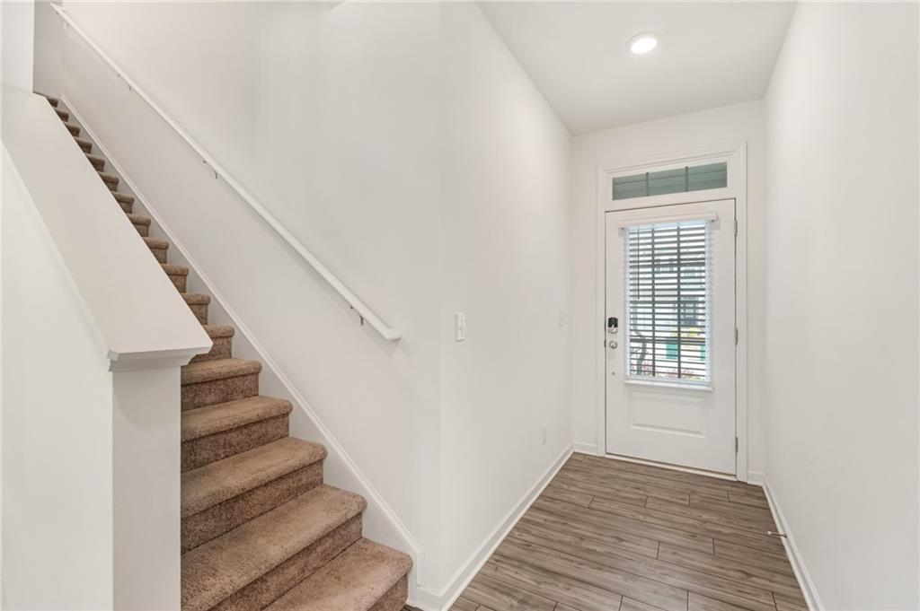 649 Isom Walk Suwanee, GA 30024 - Photo 4 of 31