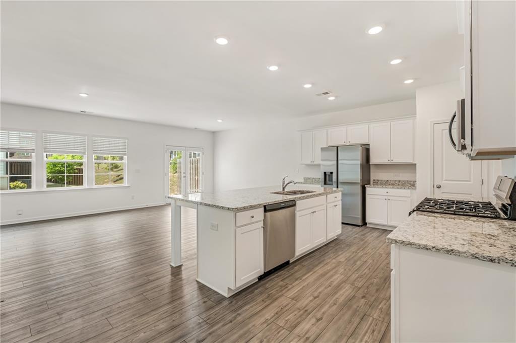 649 Isom Walk Suwanee, GA 30024 - Photo 5 of 31
