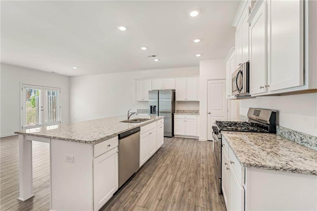 649 Isom Walk Suwanee, GA 30024 - Photo 6 of 31