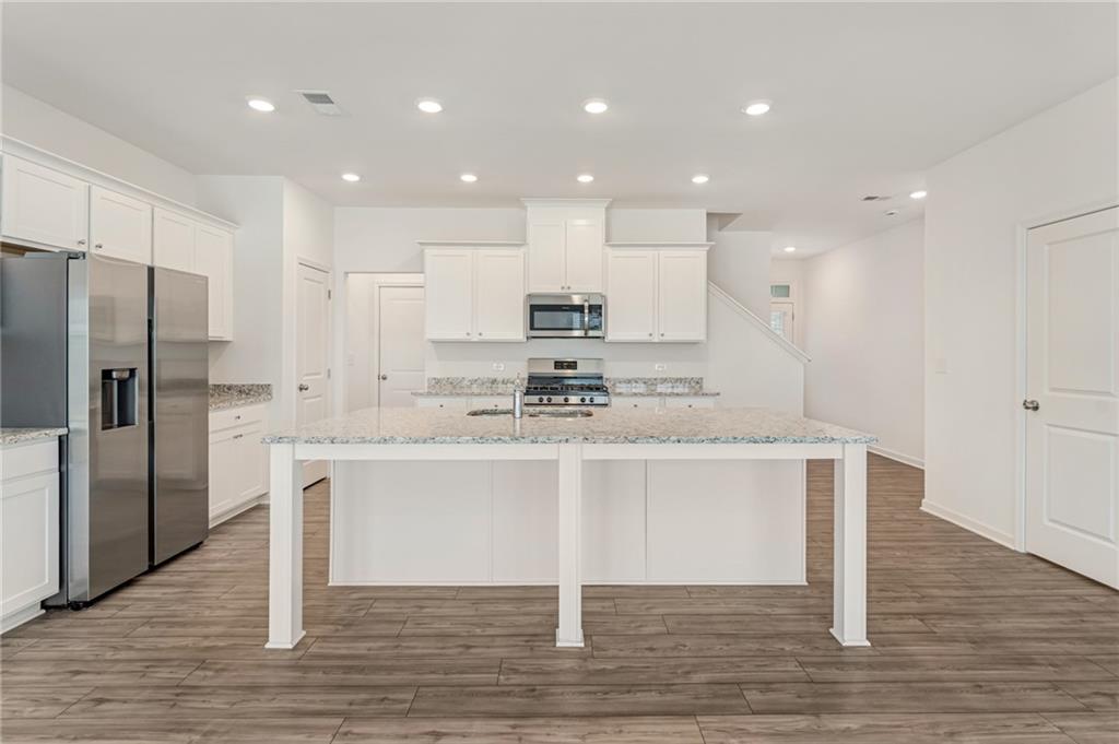 649 Isom Walk Suwanee, GA 30024 - Photo 8 of 31