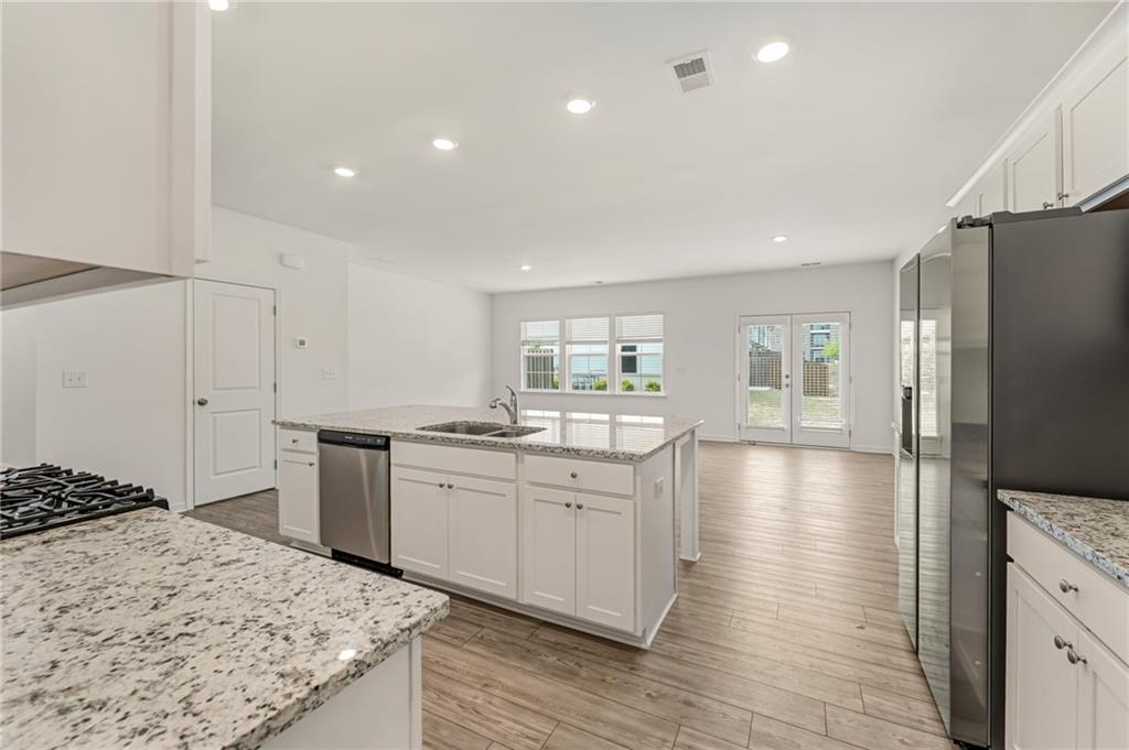 649 Isom Walk Suwanee, GA 30024 - Photo 10 of 31