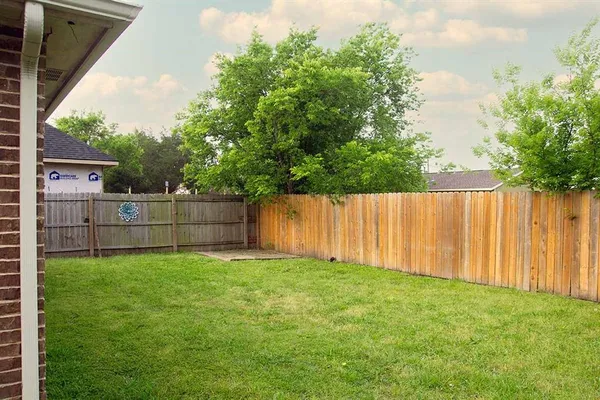 $1,595 | 907 Meriott Street, Ennis, TX 75119