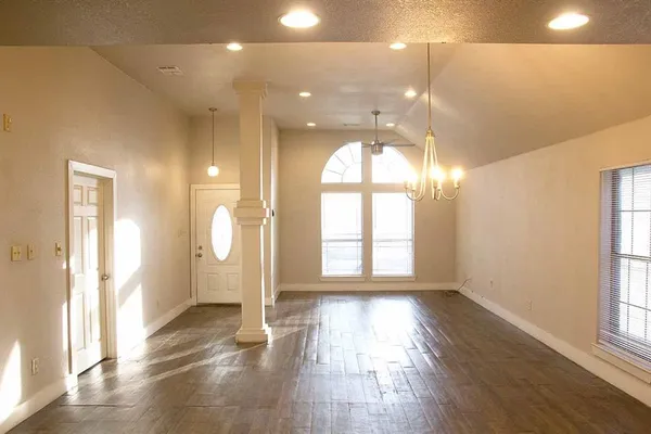 $1,595 | 907 Meriott Street, Ennis, TX 75119