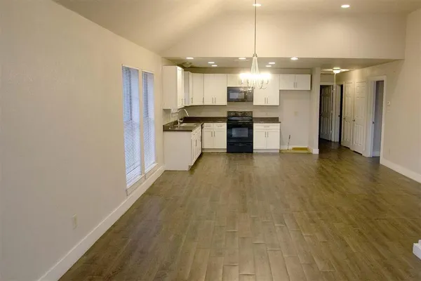 $1,595 | 907 Meriott Street, Ennis, TX 75119