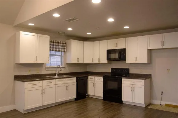 $1,595 | 907 Meriott Street, Ennis, TX 75119
