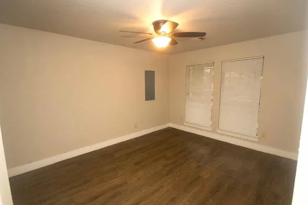 $1,595 | 907 Meriott Street, Ennis, TX 75119