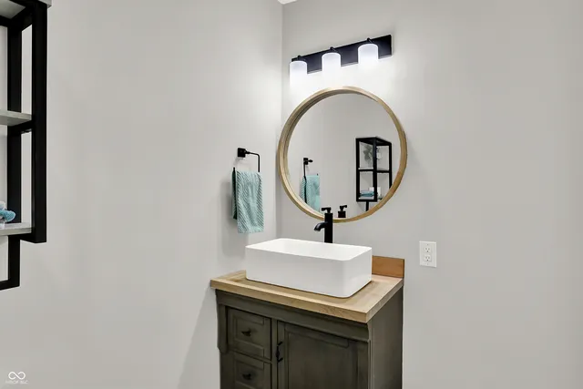 $229,000 | 1300 South B Street, Elwood, IN 46036