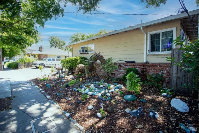 $2,100,000 | 528-544 Steele Lane, Santa Rosa, CA 95403