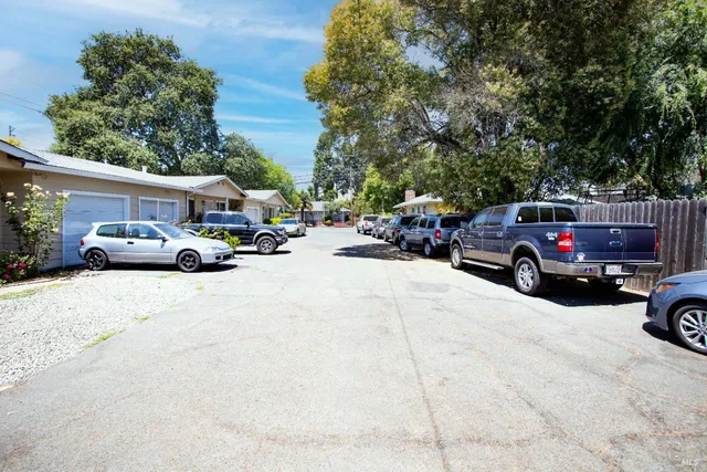 $2,100,000 | 528-544 Steele Lane, Santa Rosa, CA 95403