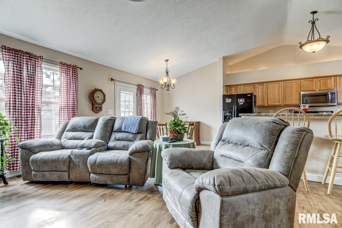 2700 Steiler Place Springfield, IL 62703 - Photo 3 of 27 Gallery Image 3