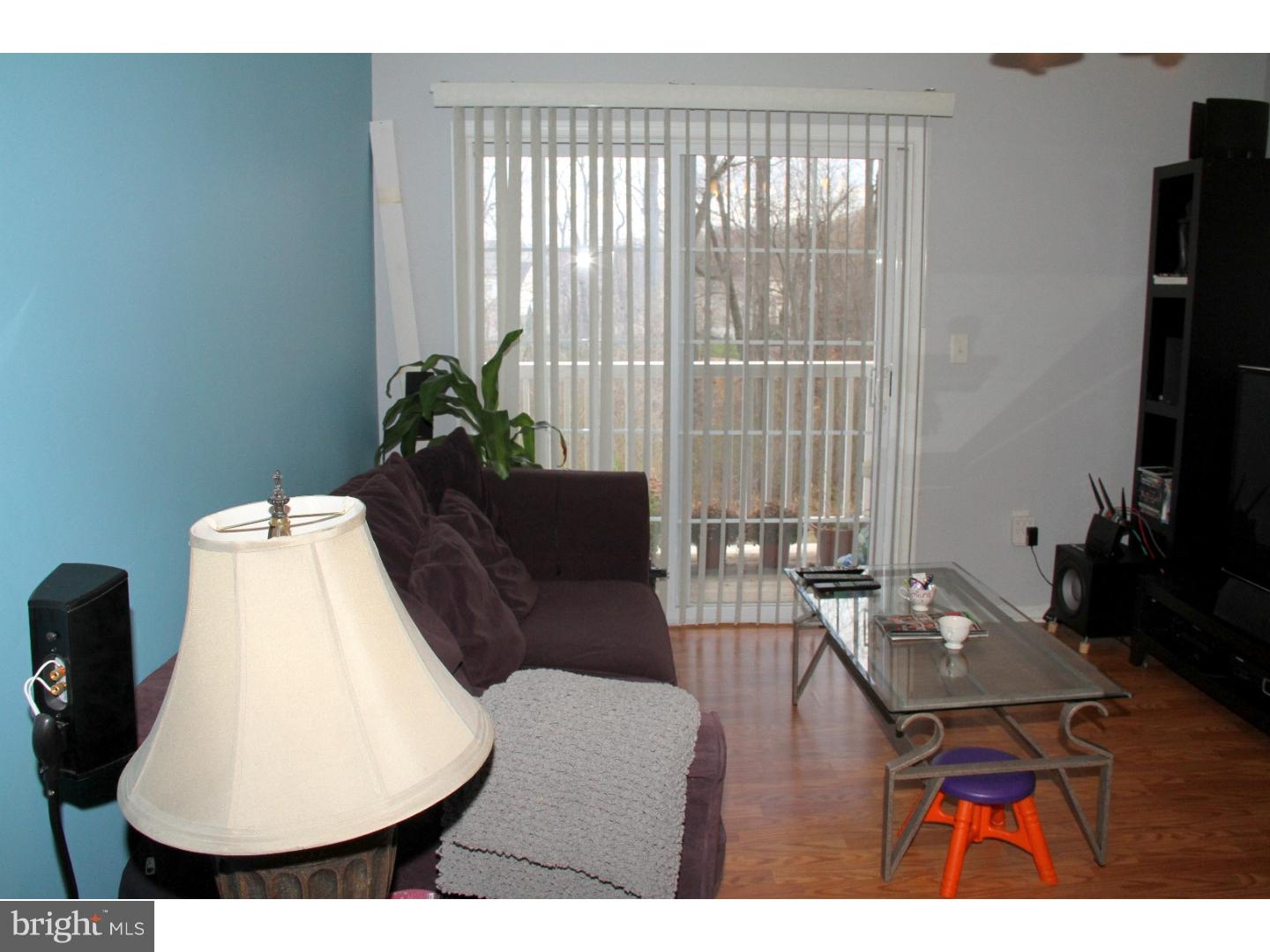 156 Natalie Road Delran, NJ 08075 - Photo 4 of 13 Living Room
