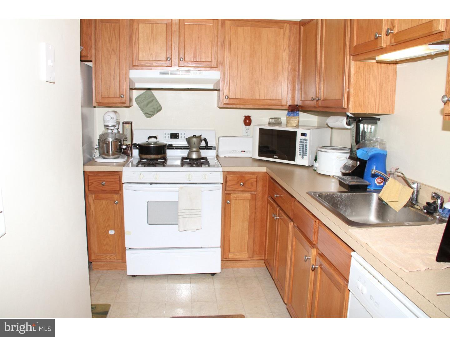 156 Natalie Road Delran, NJ 08075 - Photo 8 of 13 Kitchen