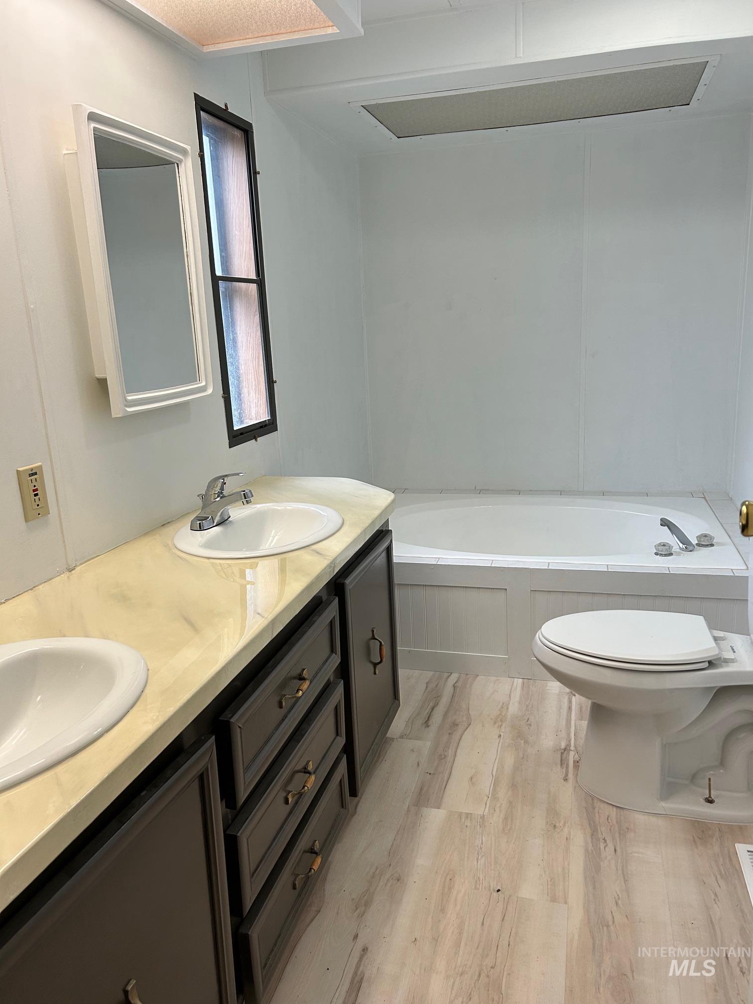 2015 6th Avenue, Unit 131A Clarkston, WA 99403 - Photo 14 of 26 Full bath with double vanity, a tub, and light wood-style floors