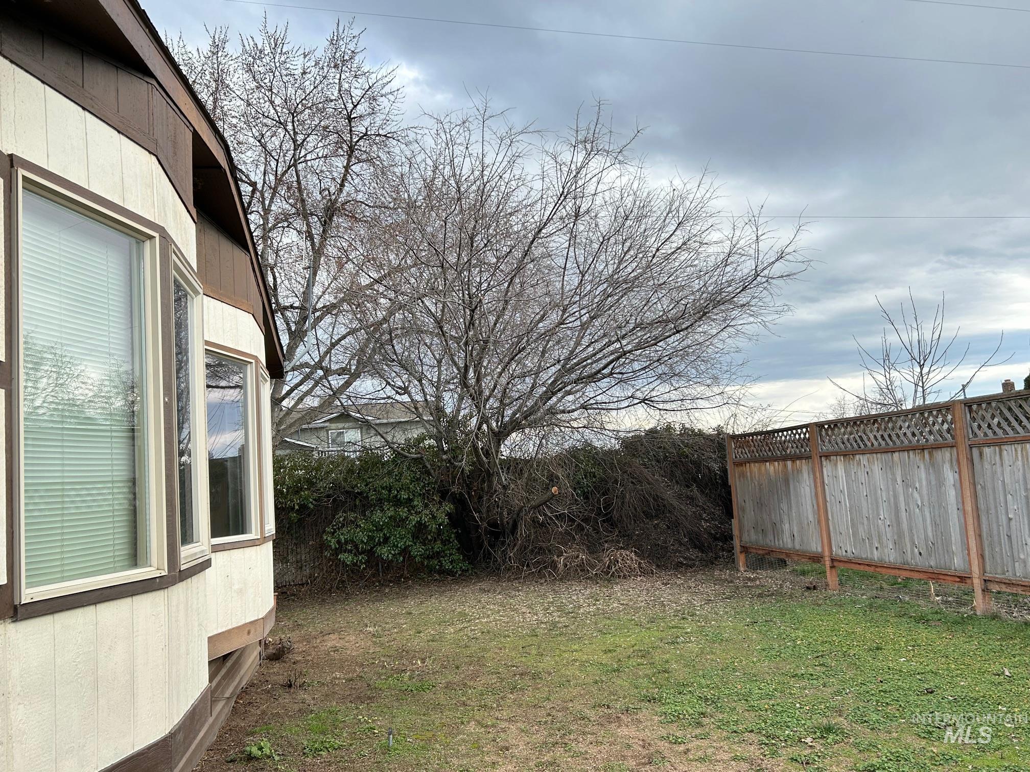 2015 6th Avenue, Unit 131A Clarkston, WA 99403 - Photo 24 of 26 View of fenced yard