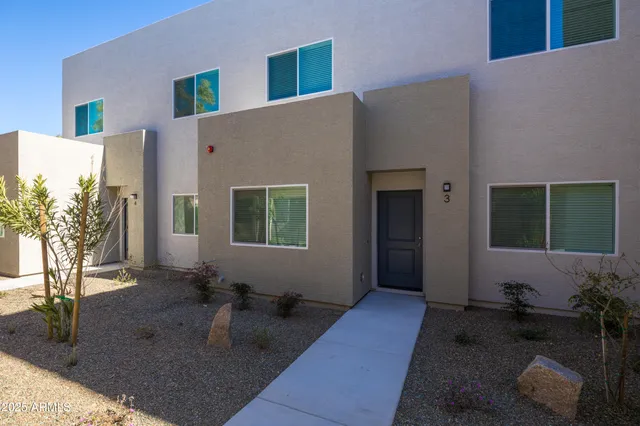 $2,350 | 2842 East Tracy Lane, Unit 3, Phoenix, AZ 85032