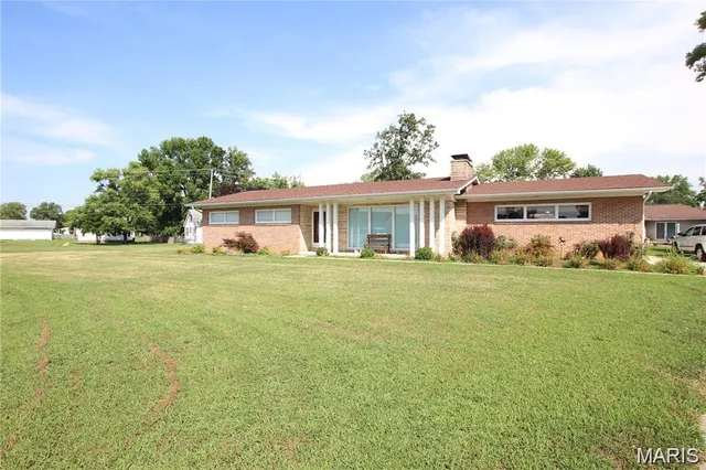 $275,000 | 831 South Mansion Street, Sullivan, MO 63080