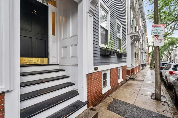 $4,400 | 12 Mystic Street, Unit 3, Boston, MA 02129