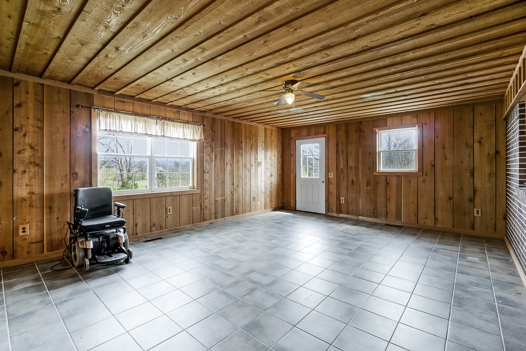 229 County House Road Sparta, TN 38583 - Photo 15 of 33 a view of entryway with workspace
