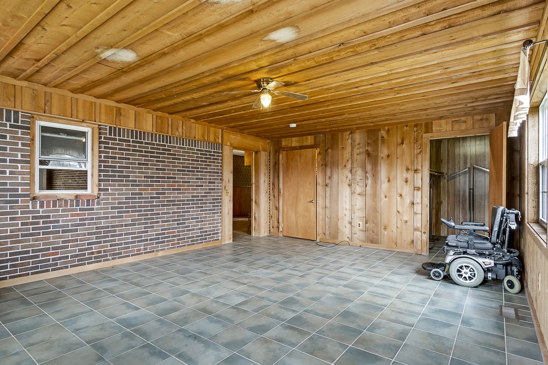 229 County House Road Sparta, TN 38583 - Photo 17 of 33 a view of a room with gym equipment